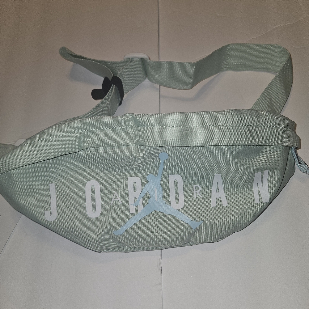 Nike Jordan Crossbody Waist Bag/Hip Pack Unisex Small (Pistachio Frost) - Picture 4 of 12